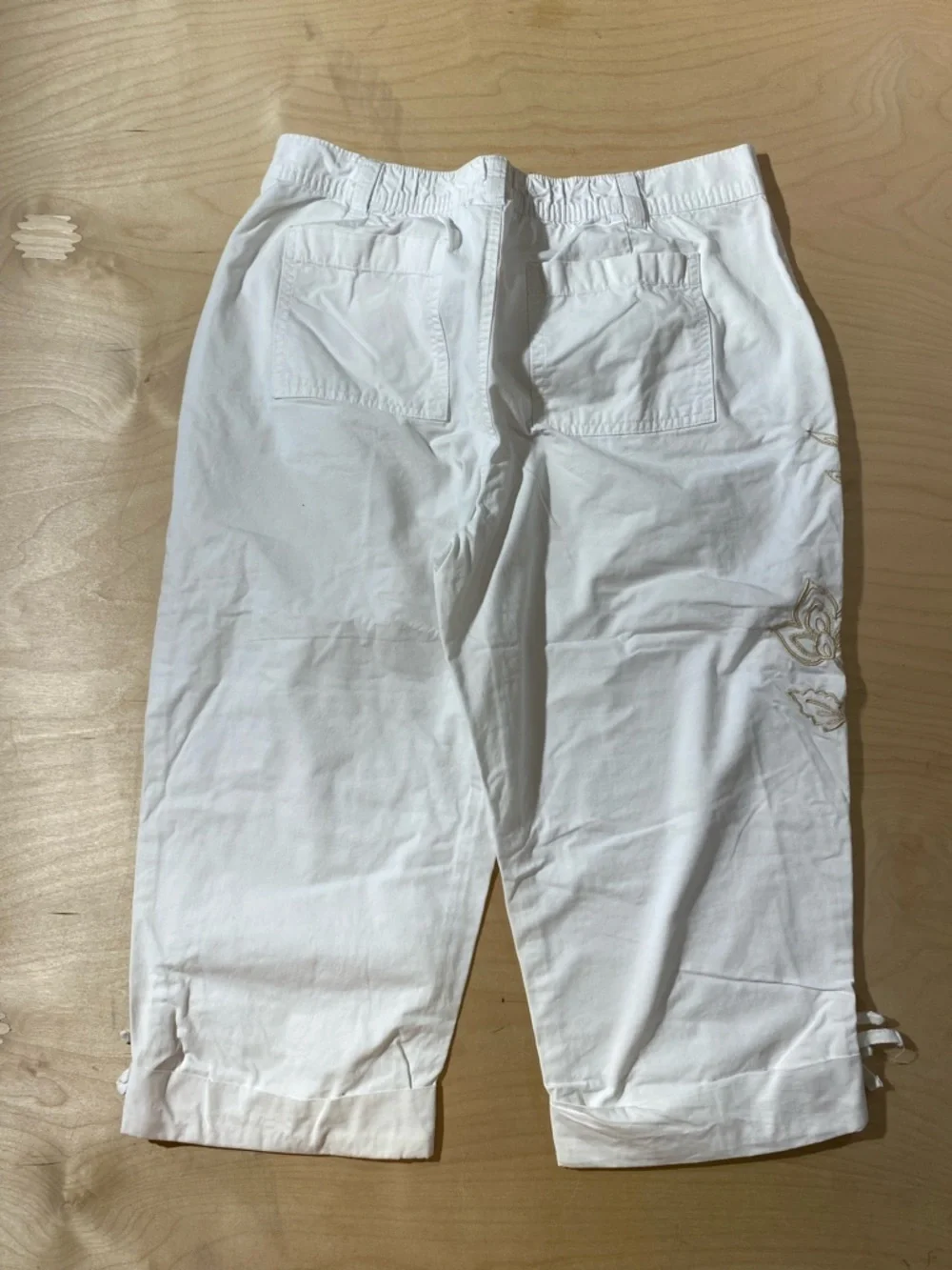 Basic Editions White Capris Pants with Tie Hem Medium (RD)